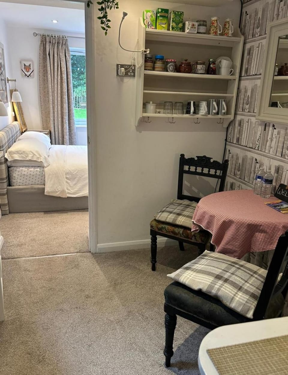 Bedroom, Breakfast