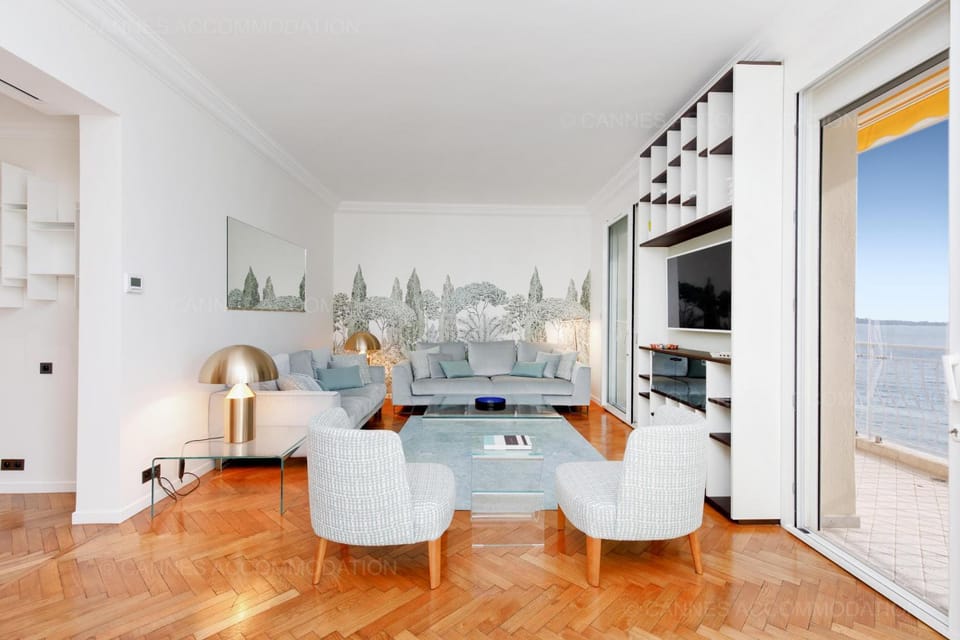 Communal lounge/ TV room, Living room