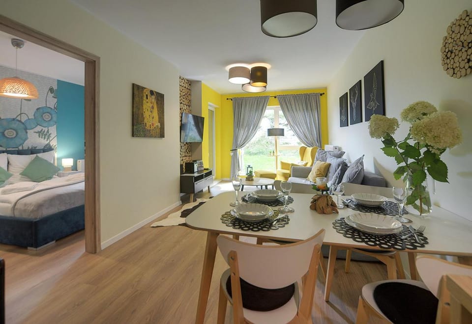 Bed, Living room, Photo of the whole room, Seating area, Bedroom