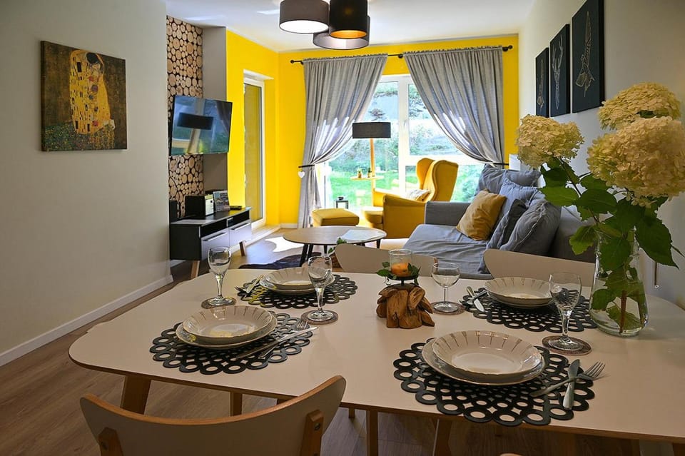 Living room, Seating area, Dining area