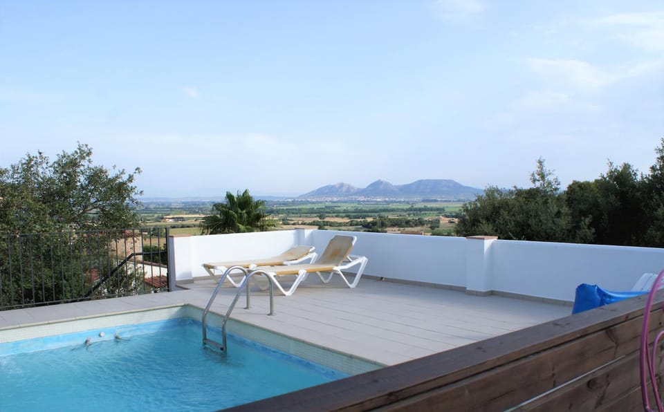 View (from property/room), Swimming pool, sunbed