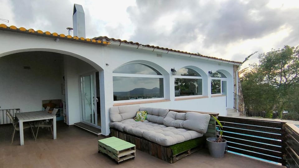Property building, Facade/entrance, Off site, Balcony/Terrace