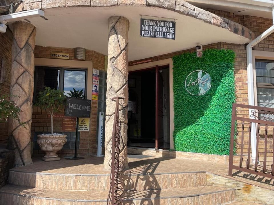 Facade/entrance