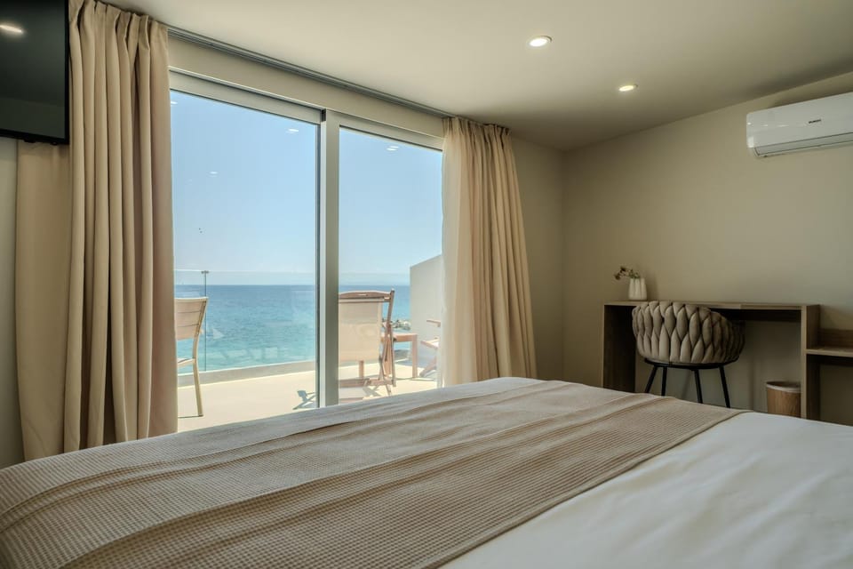 Bed, Natural landscape, TV and multimedia, Beach, Bedroom, Sea view, air conditioner