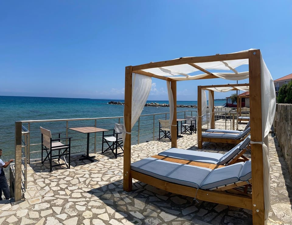 Day, Natural landscape, View (from property/room), Balcony/Terrace, Seating area, Beach, Sea view, sunbed