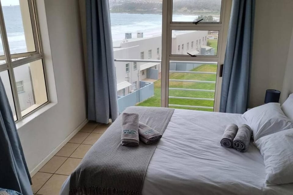 Bed, Natural landscape, View (from property/room), Bedroom, towels