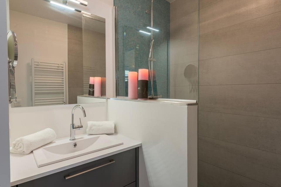 Shower, Bathroom