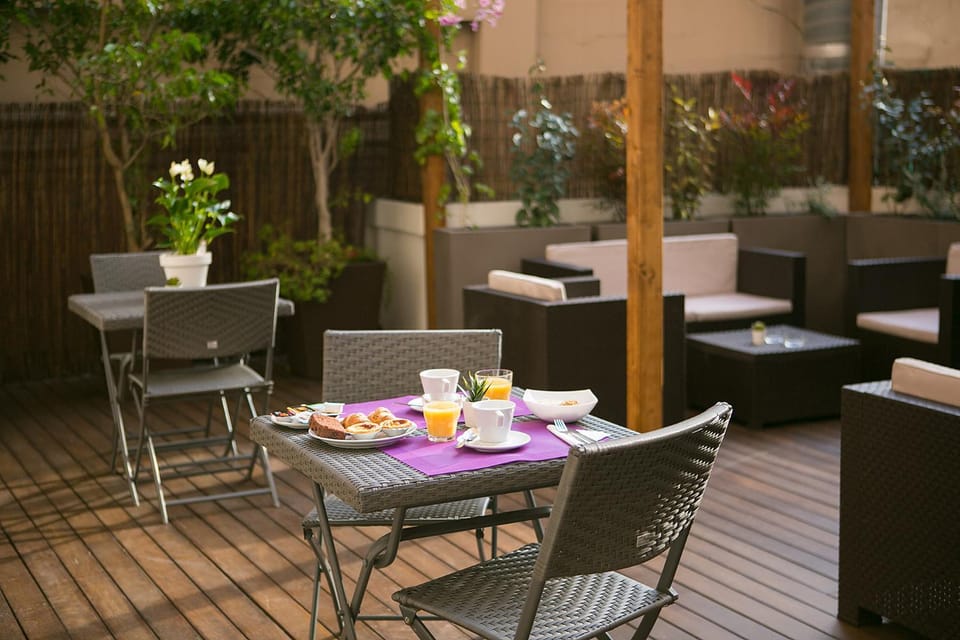 Restaurant/places to eat, Balcony/Terrace, Food