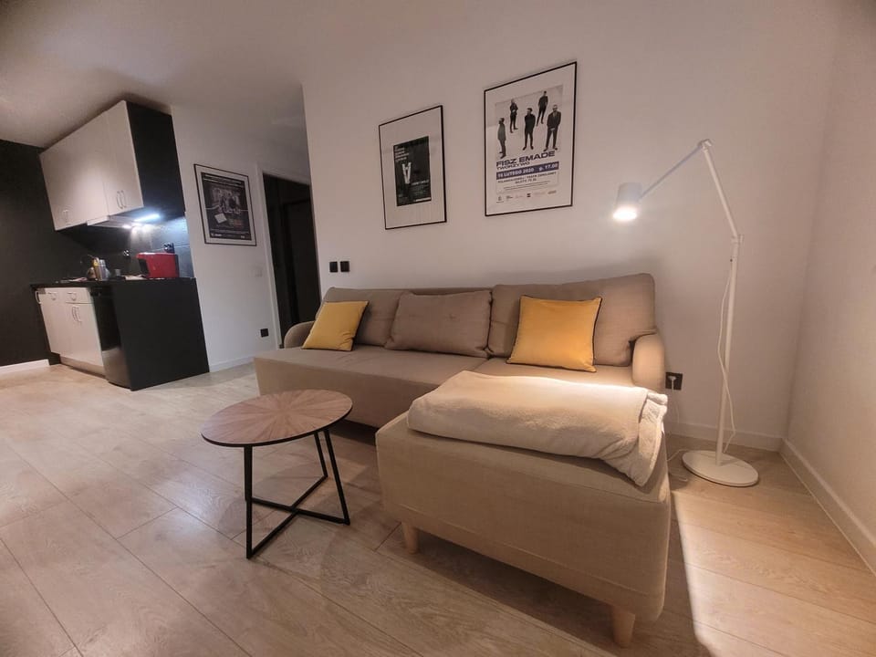 Kitchen or kitchenette, Living room