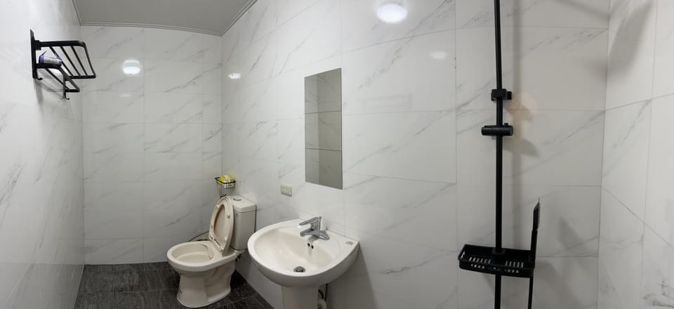 Shower, Toilet