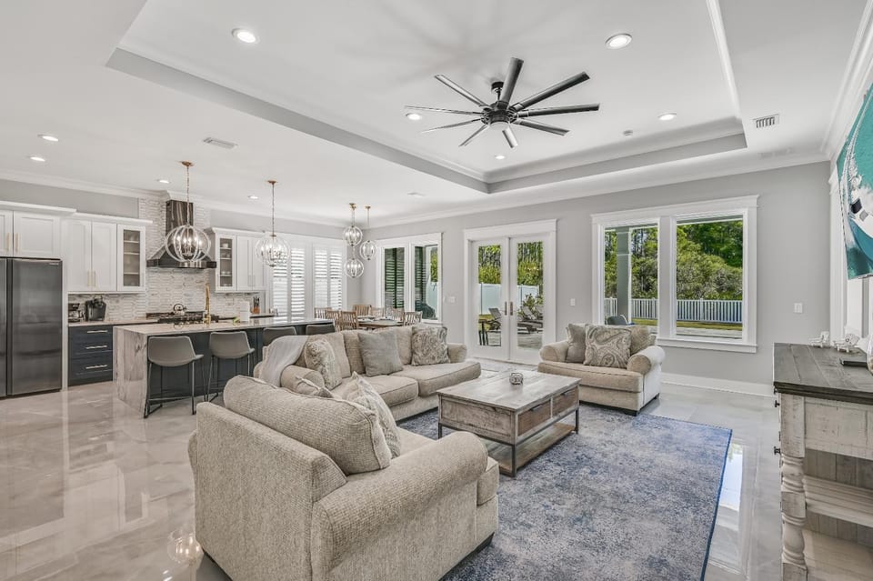 TV and multimedia, View (from property/room), Kitchen or kitchenette, Living room, Decorative detail, Seating area, Dining area, Pool view, fireplace, locker, air conditioner