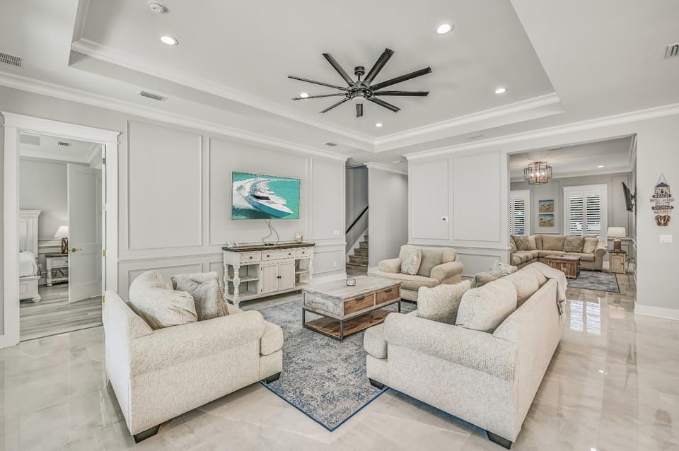 TV and multimedia, Living room, Decorative detail, Seating area, fireplace, locker, air conditioner