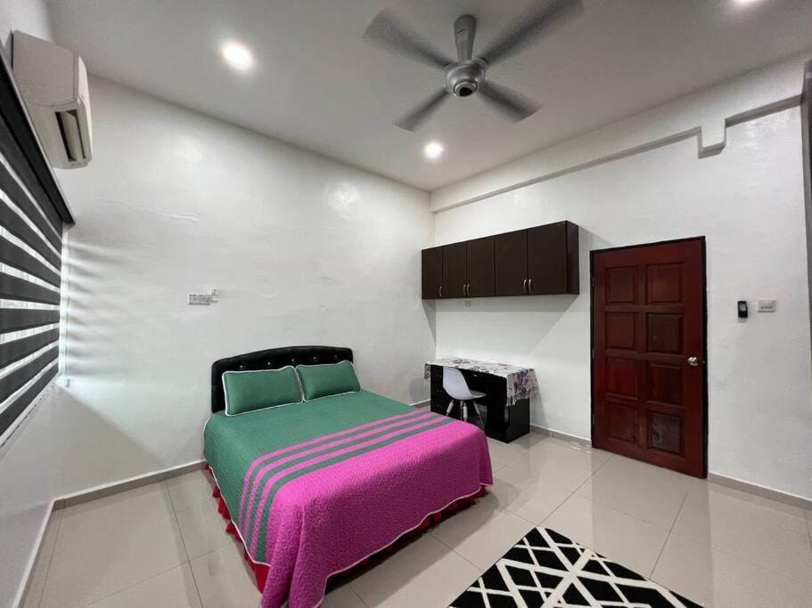 Bed, Photo of the whole room, Bedroom, air conditioner