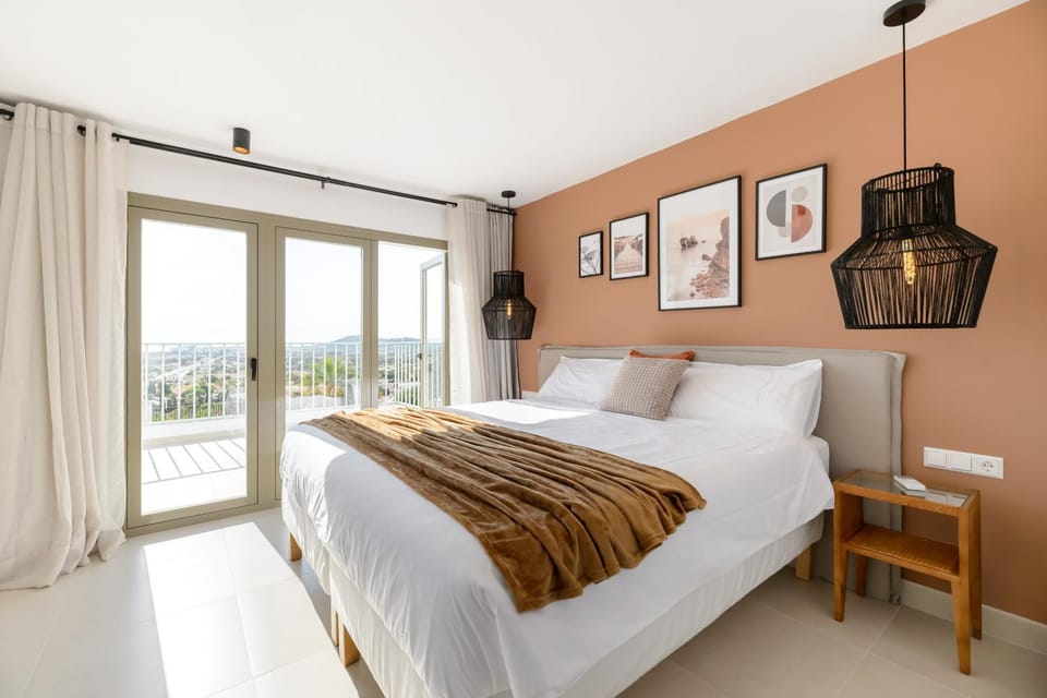 Bed, View (from property/room), Balcony/Terrace, Photo of the whole room, Bedroom