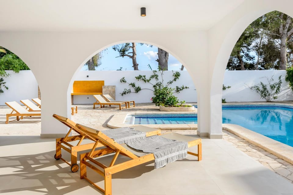 Day, Balcony/Terrace, Pool view, Swimming pool, sunbed