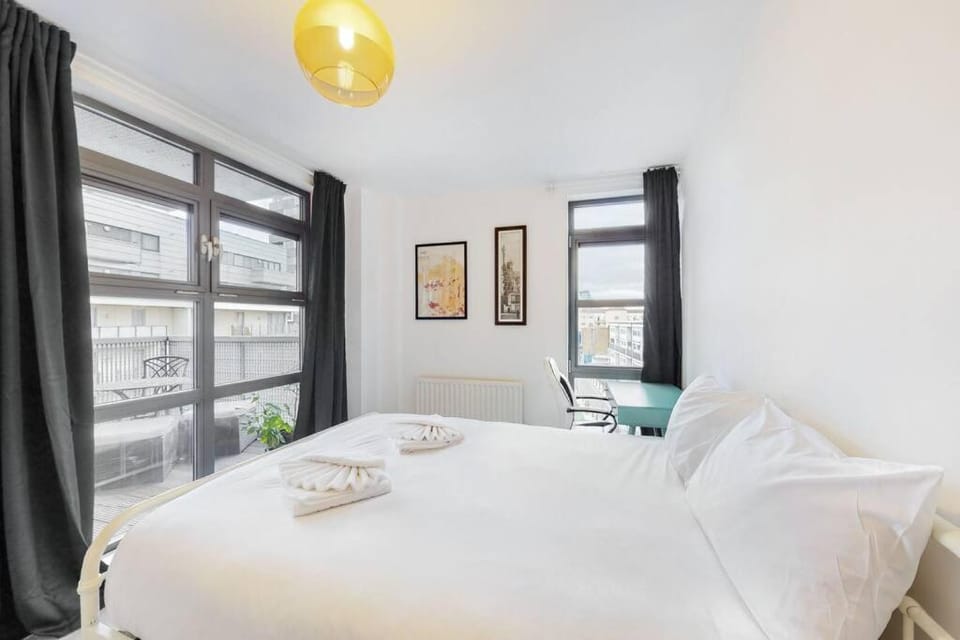Modernistic 2-bedroom flat in Shadwell Apartment in London