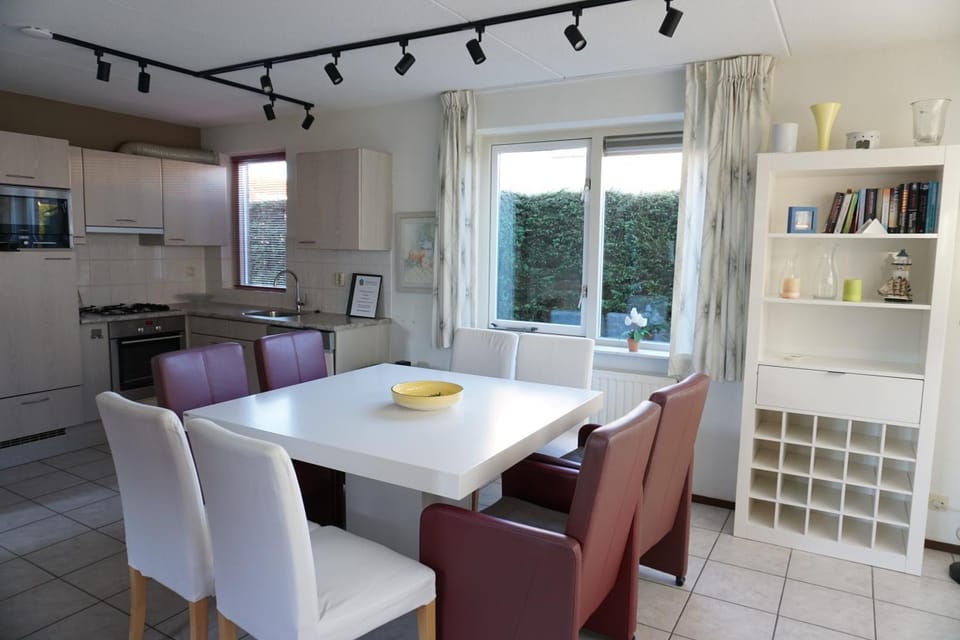 Dining area, kitchen