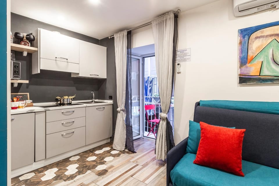Kitchen or kitchenette, Living room, Seating area, Dining area, stove