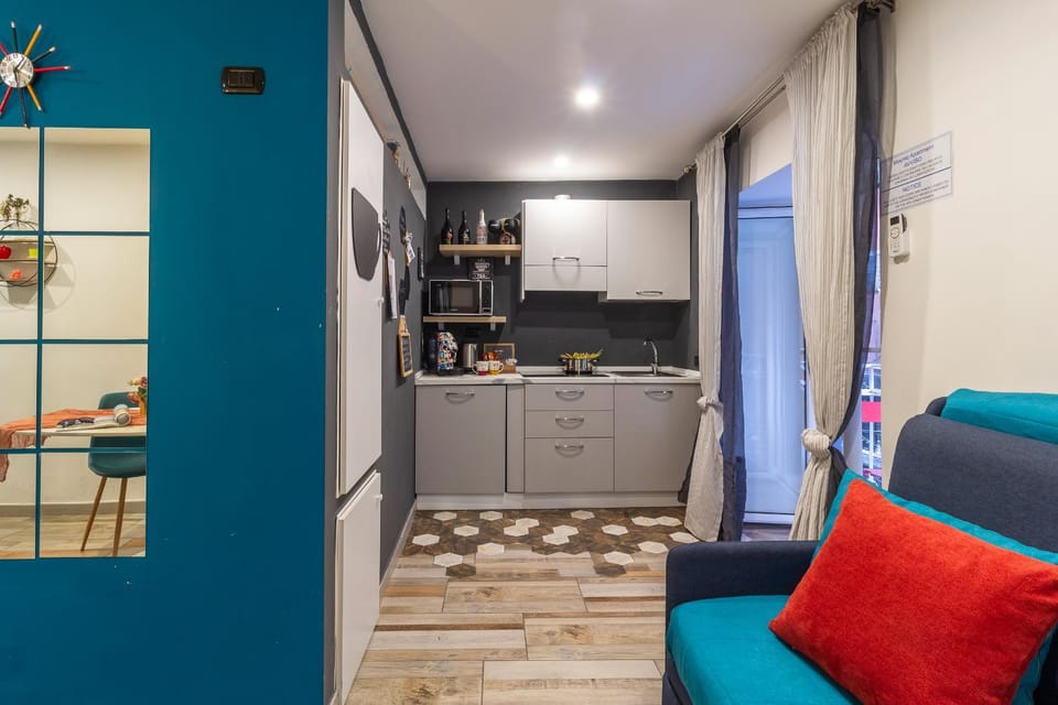 Kitchen or kitchenette, Dining area, oven, stove