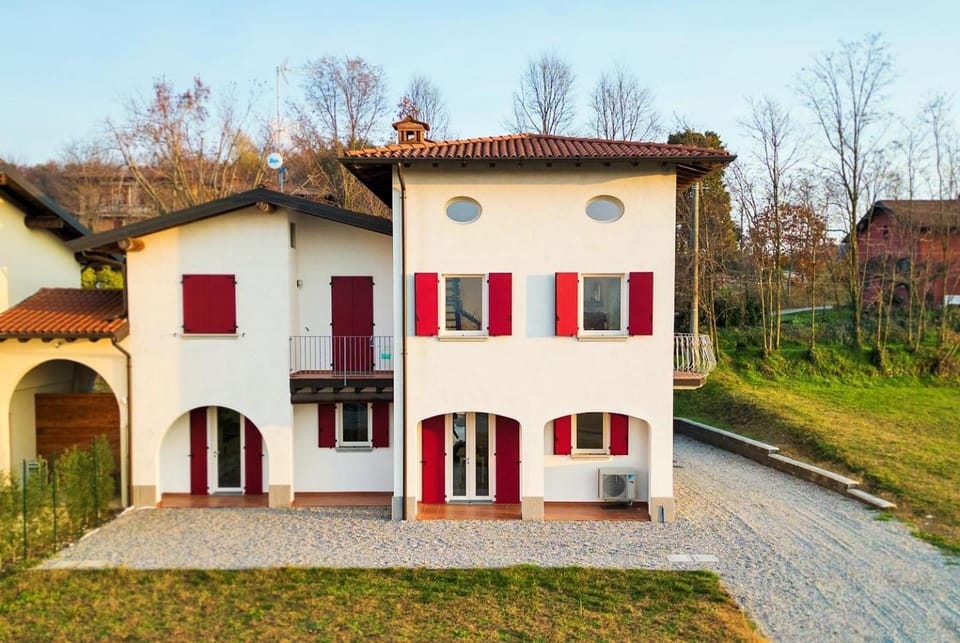 Property building, Patio, Spring, Day, Garden, Garden view