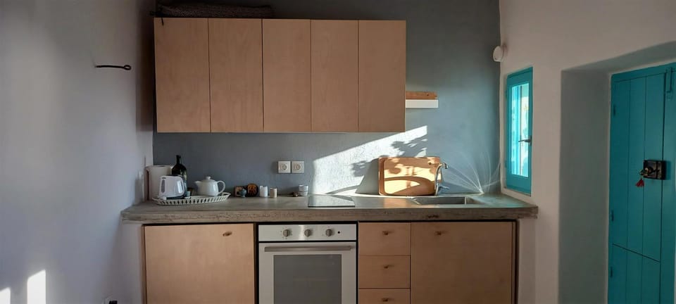 Kitchen or kitchenette, pet friendly, stove