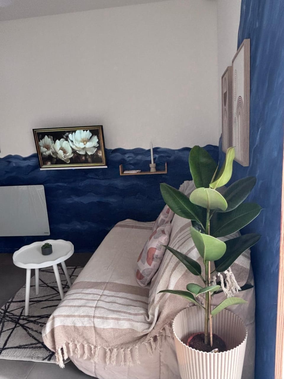 Studio Bleu tout équipé au calme proche des commerces Apartment in Auvergne-Rhône-Alpes