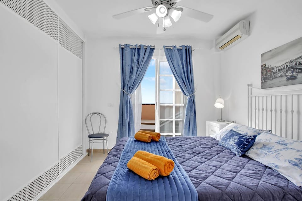 Bed, Bedroom, towels, air conditioner