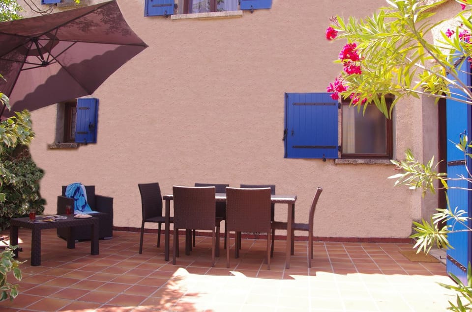 Patio, Dining area
