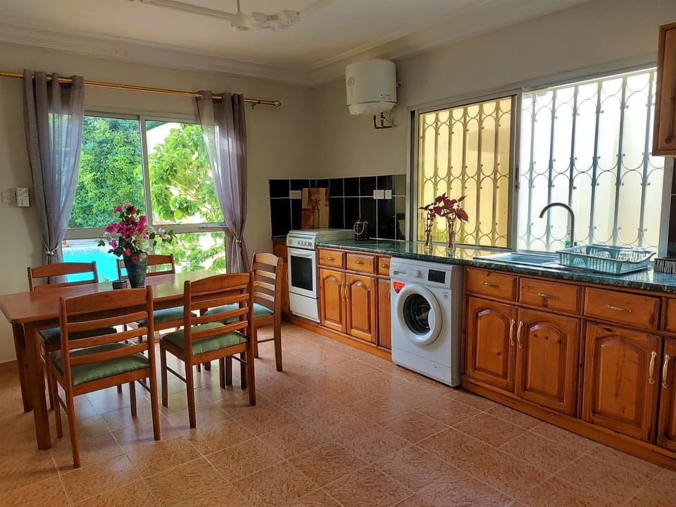 Kitchen or kitchenette, Dining area, pet friendly, stove, washing machine