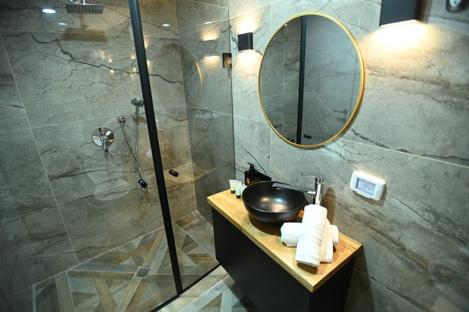 Shower, Bathroom, towels