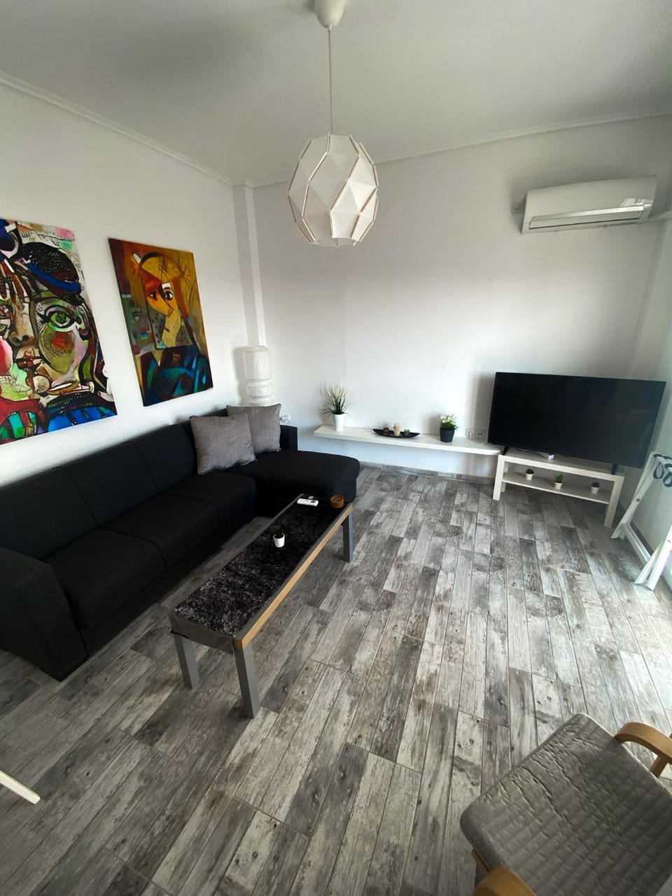 TV and multimedia, Living room, Seating area, air conditioner