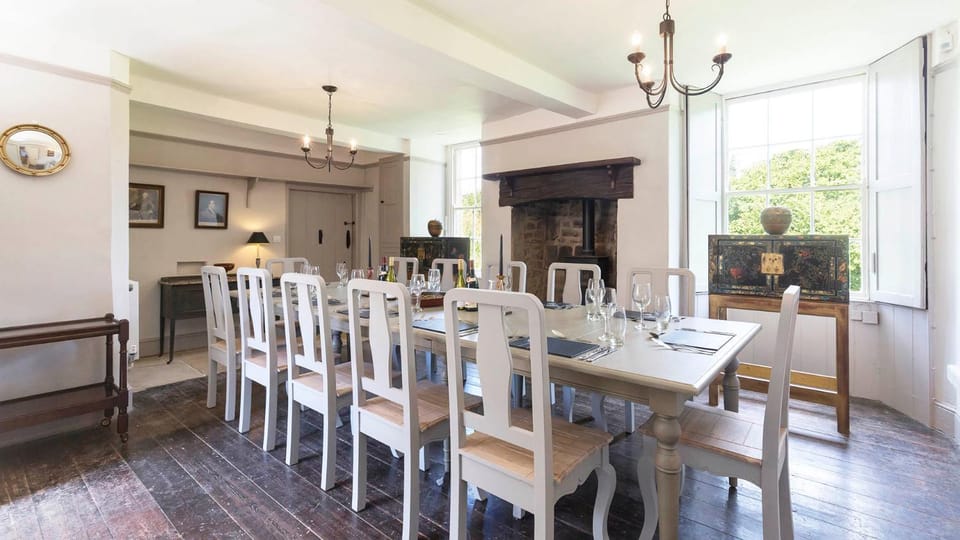 Decorative detail, Dining area, fireplace