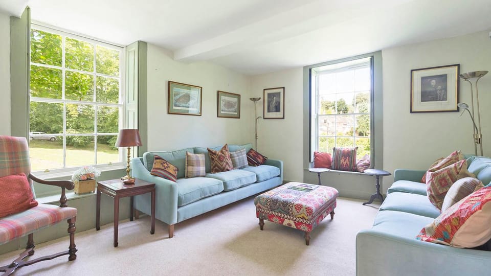 TV and multimedia, Living room, Decorative detail, Seating area, Garden view