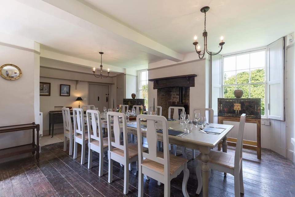Decorative detail, Dining area, flat iron
