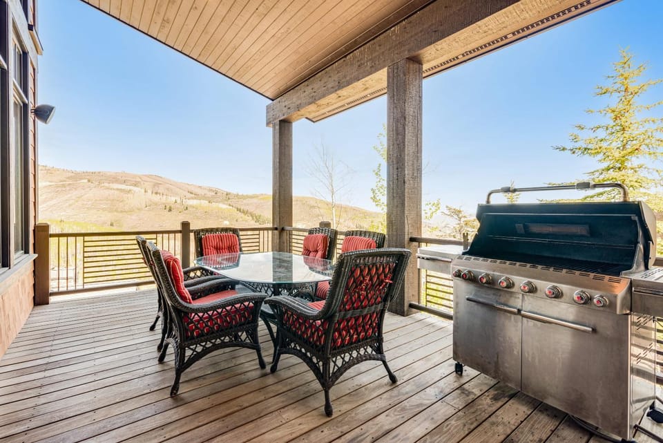 Natural landscape, BBQ facilities, Balcony/Terrace, Dining area