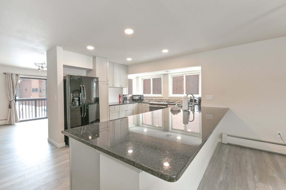Lagoon Raven Townhome: Great Location, Amenities Apartment in Frisco