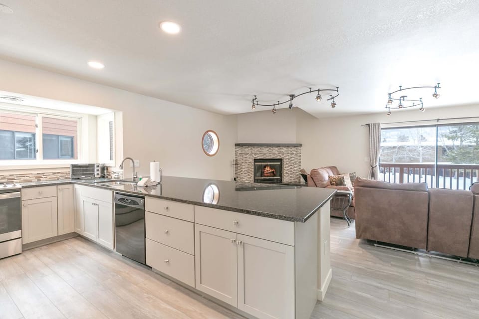 Lagoon Raven Townhome: Great Location, Amenities Apartment in Frisco