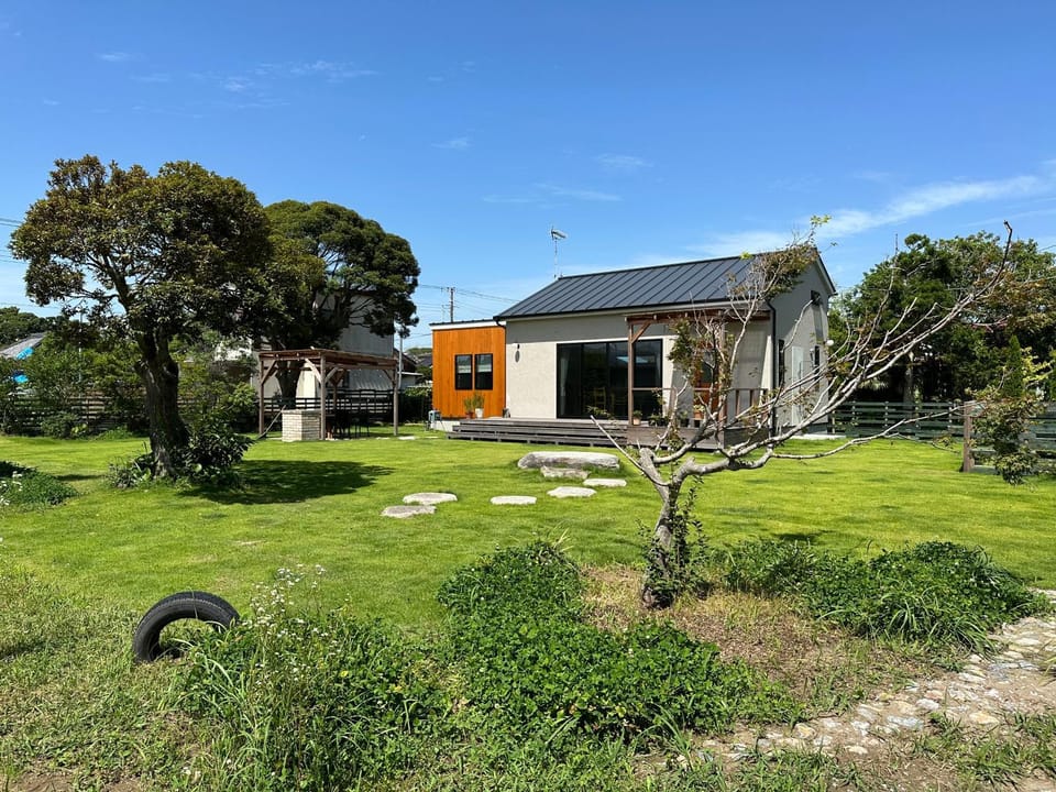 Property building, Day, Natural landscape, Summer, Garden, Garden view