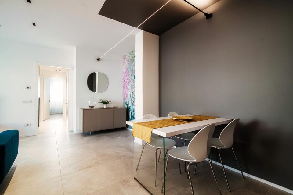 Seating area, Dining area