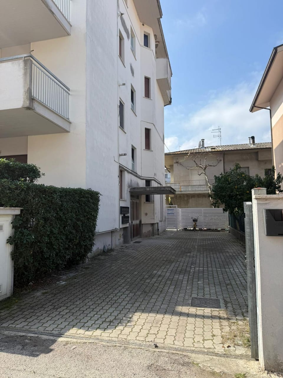 Facade/entrance