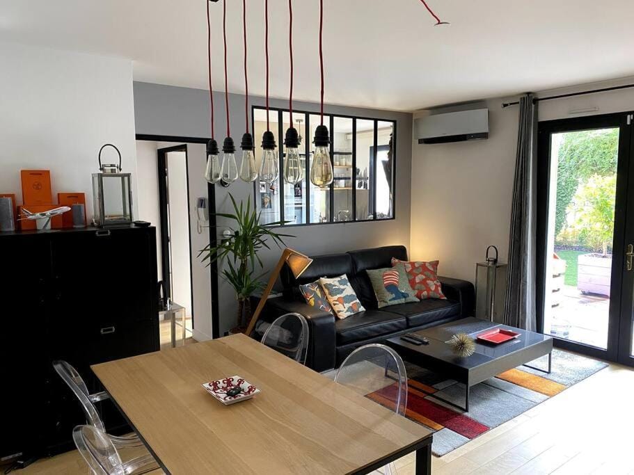 Appartement avec Jacuzzi - Climatisation - Parking Apartment in Bordeaux