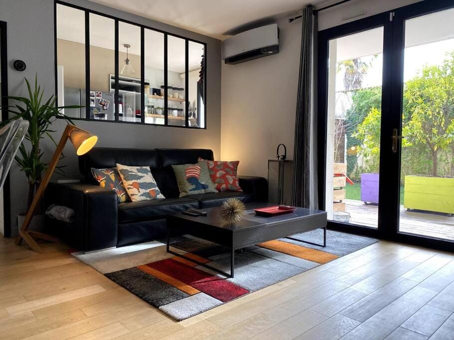 Appartement avec Jacuzzi - Climatisation - Parking Apartment in Bordeaux
