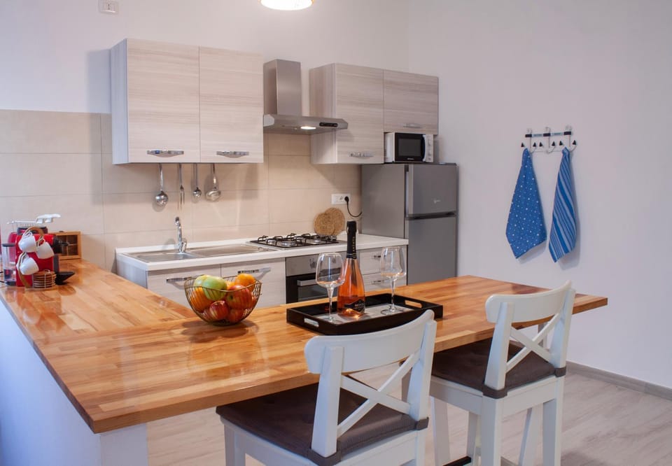 Kitchen or kitchenette, minibar, pet friendly, stove