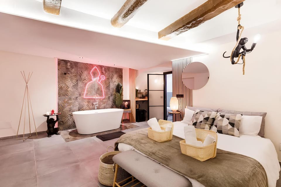 Hot Tub, Bedroom