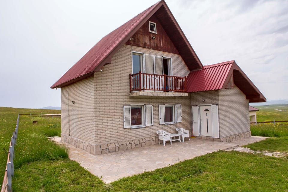 Property building, Patio, Spring, Day, Natural landscape, Garden, Garden view