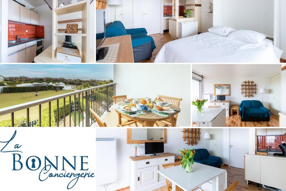 Bed, Natural landscape, View (from property/room), Balcony/Terrace, Photo of the whole room, Dining area, Bedroom