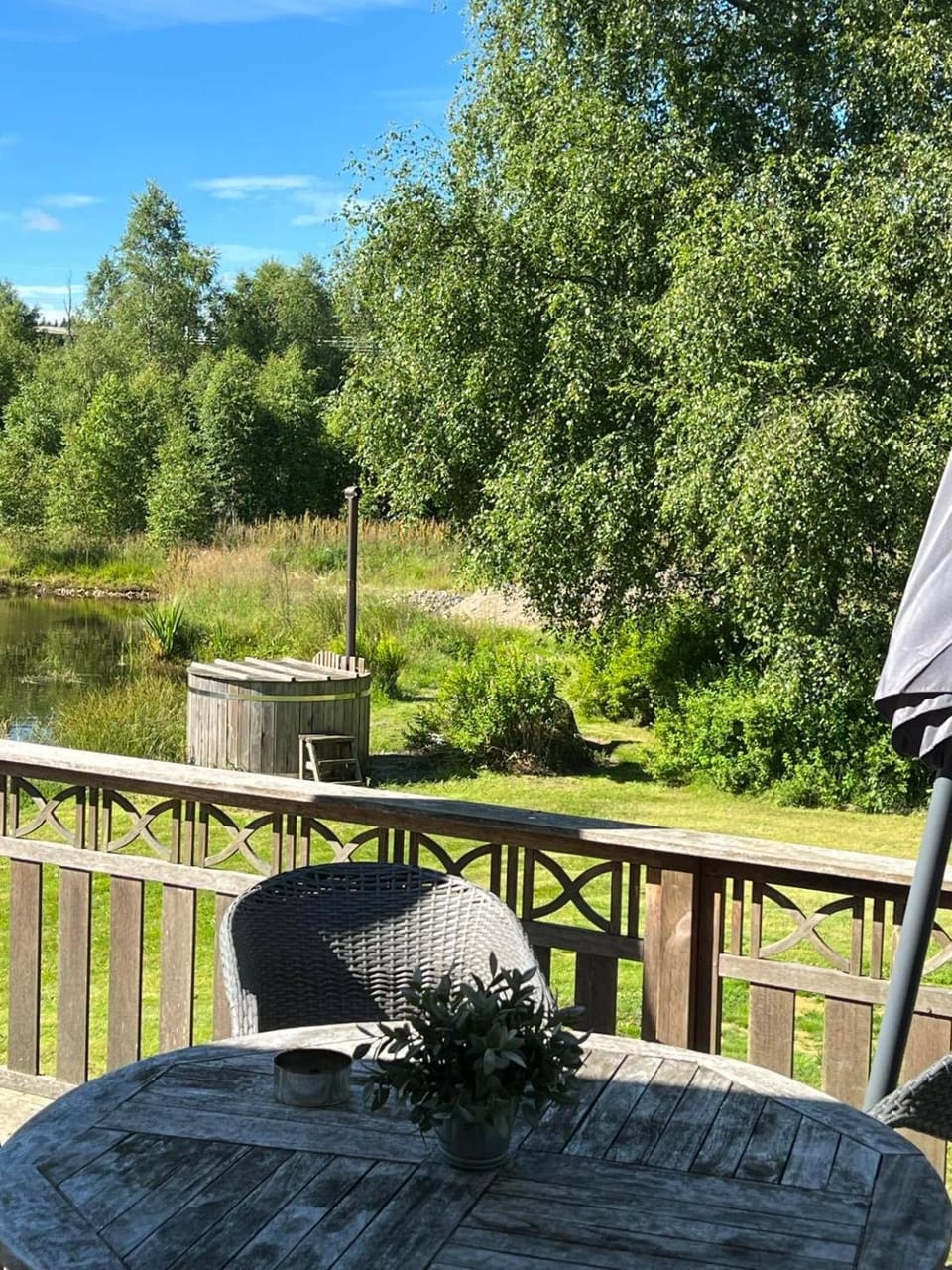 Spring, Day, Natural landscape, Garden, Dining area, Garden view, Lake view