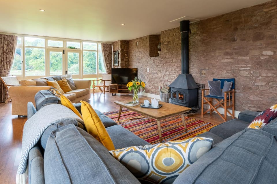 TV and multimedia, Living room, Seating area, flat iron