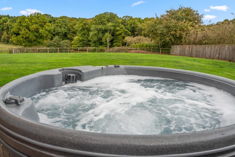 Garden, Hot Tub, Garden view