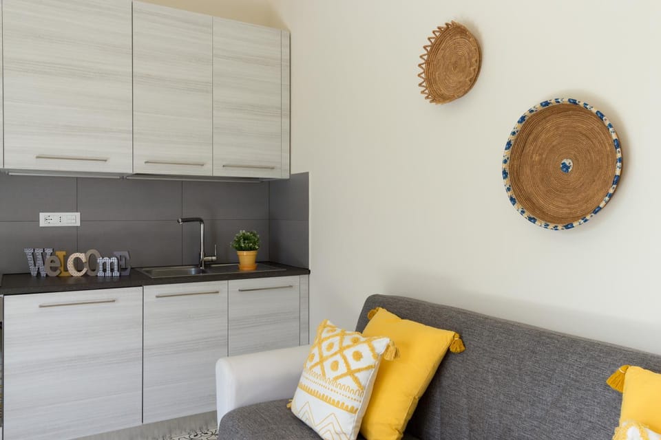 Kitchen or kitchenette, Living room, stove